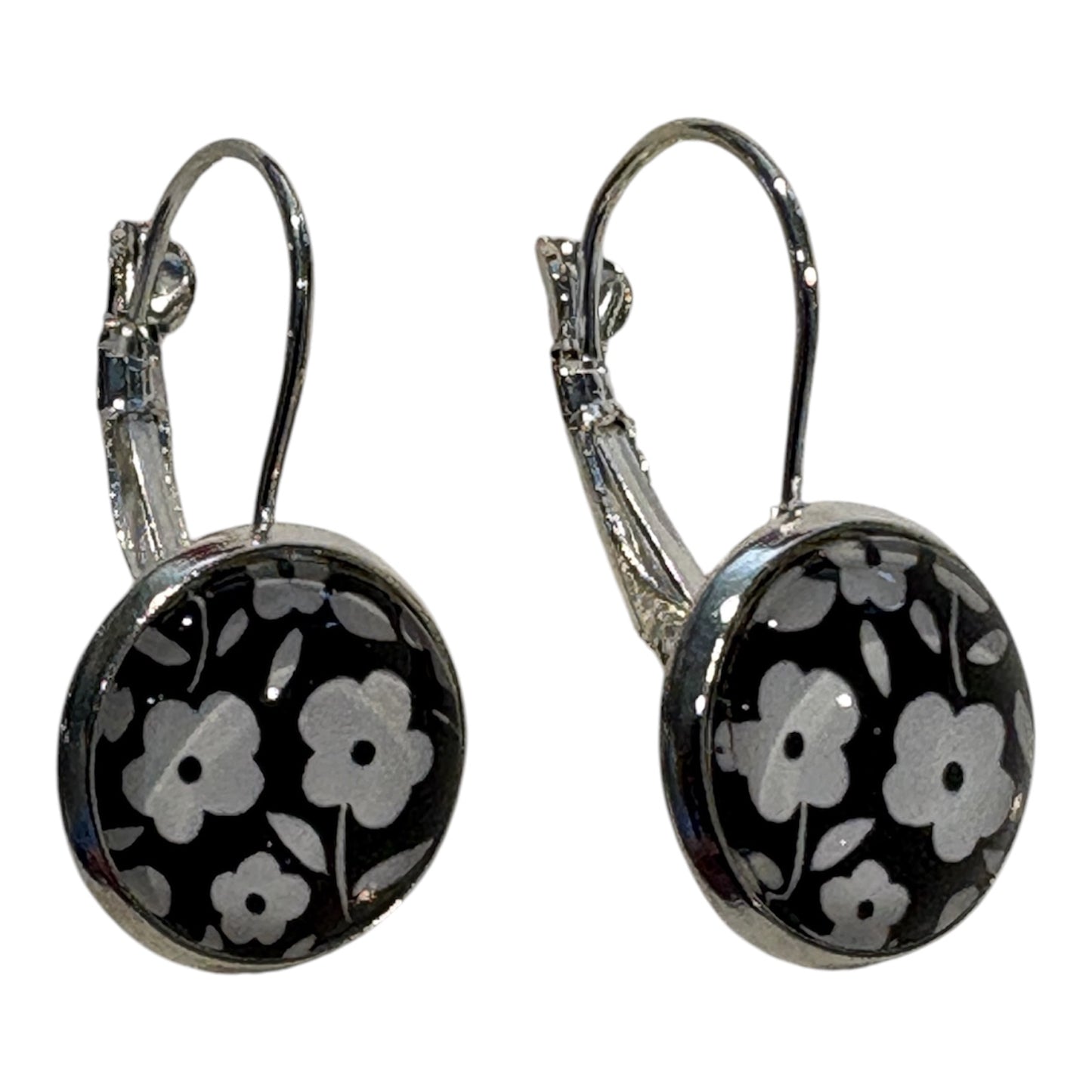 earrings - black & white flowers
