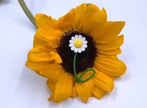 Flower earrings - gonepottynz