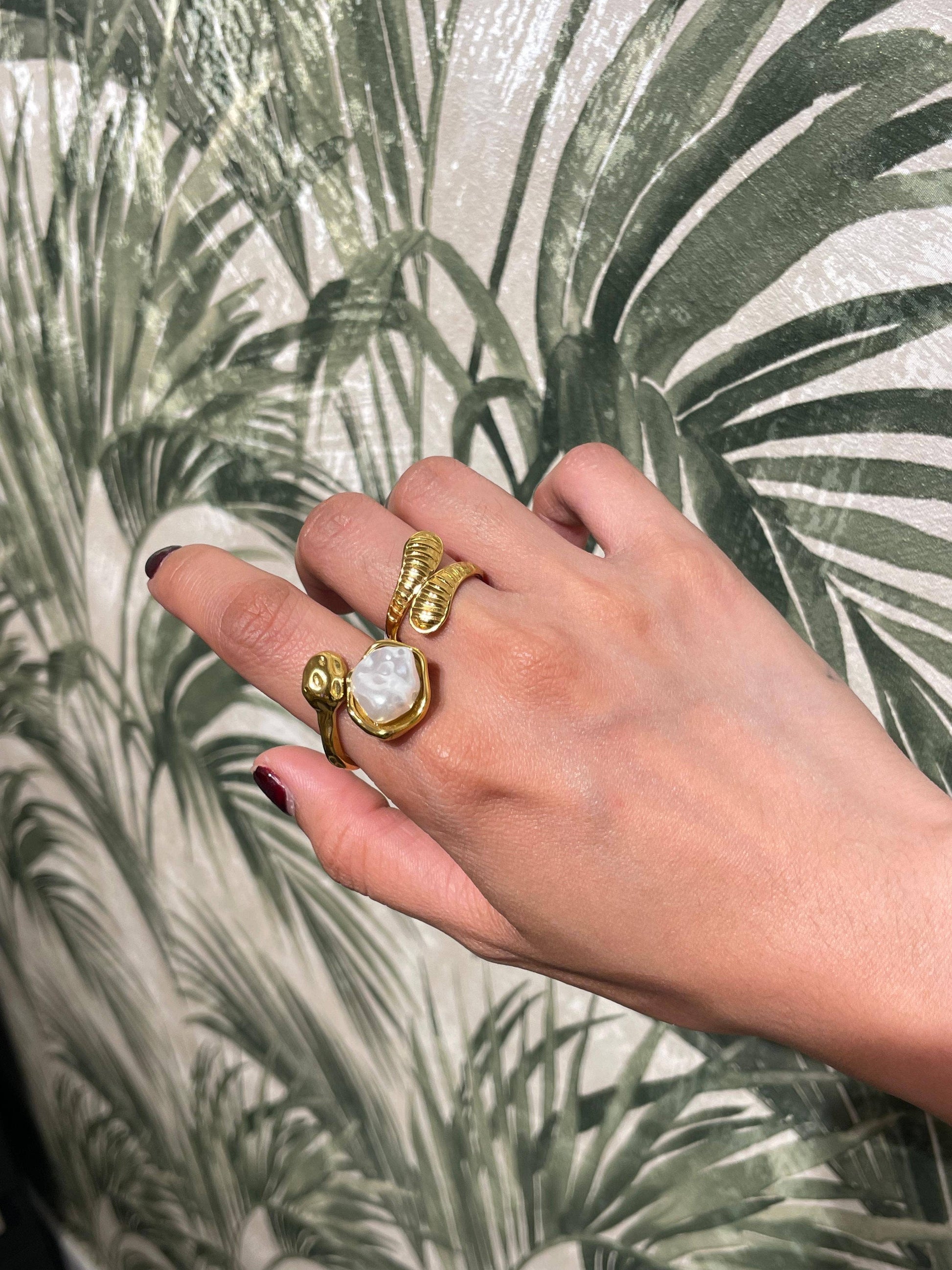 Mika Stainless Steel Ring w Pearl - gonepottynz