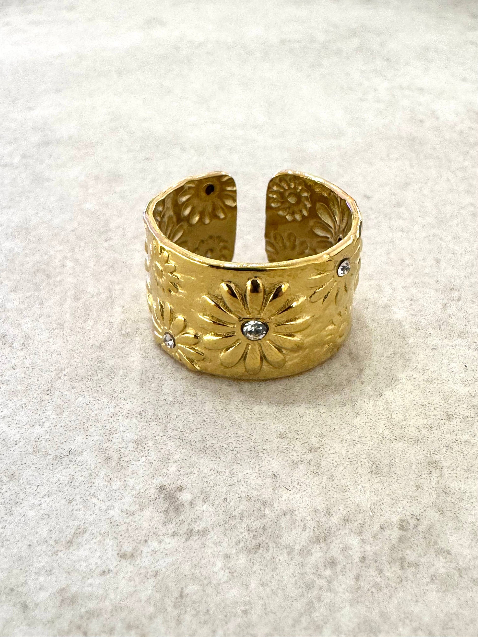 Daisy Floral Adjustable Ring - gonepottynz