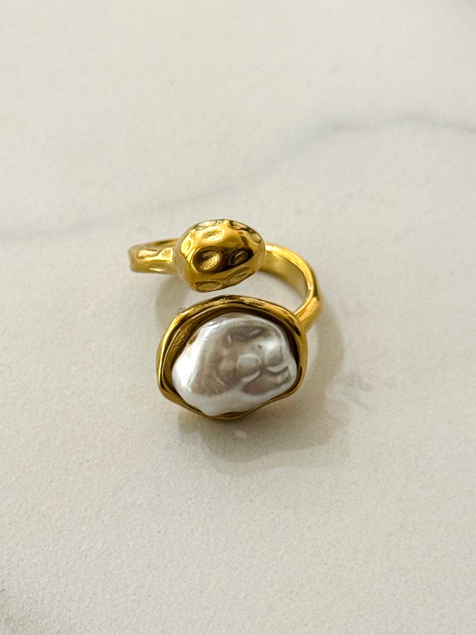 Mika Stainless Steel Ring w Pearl - gonepottynz