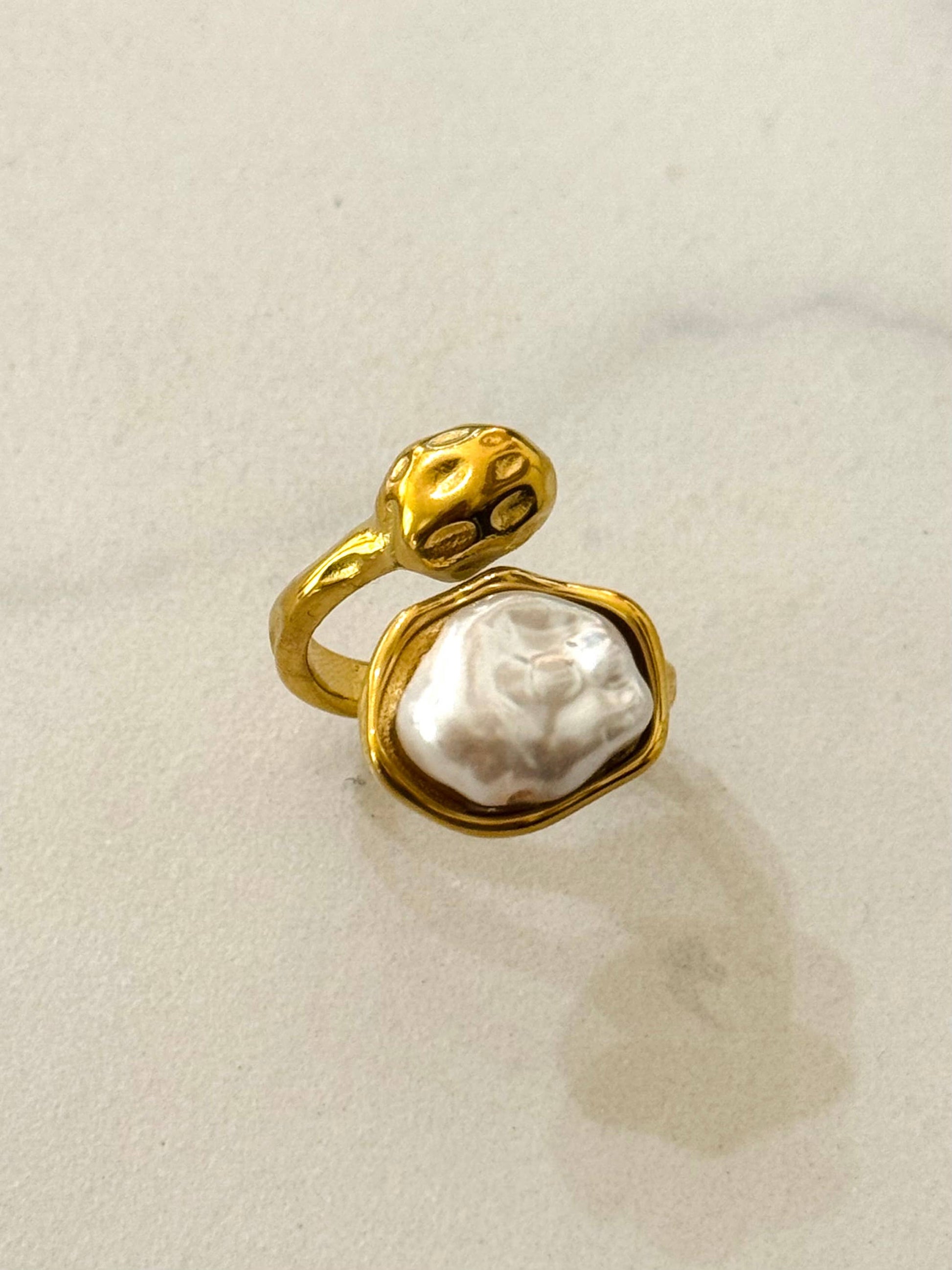 Mika Stainless Steel Ring w Pearl - gonepottynz