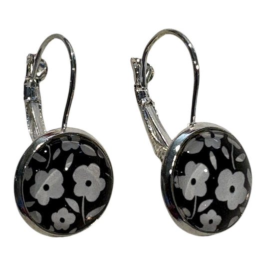 earrings - black & white flowers